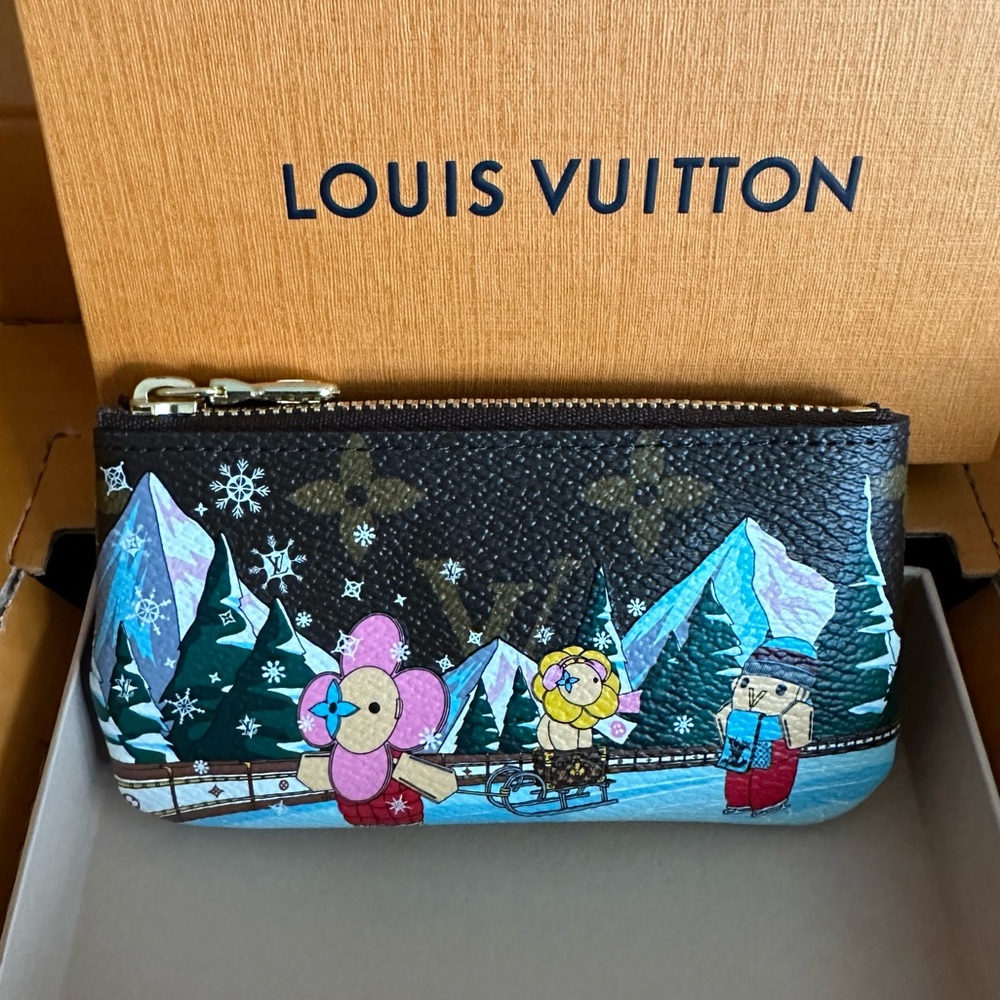 SOLDLouis Vuitton Holiday 2023 key pouch